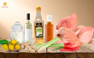 Tai ngâm sả ớt là món ăn giòn dai, đậm vị chua cay và mang hương thơm tự nhiên từ sả, gừng