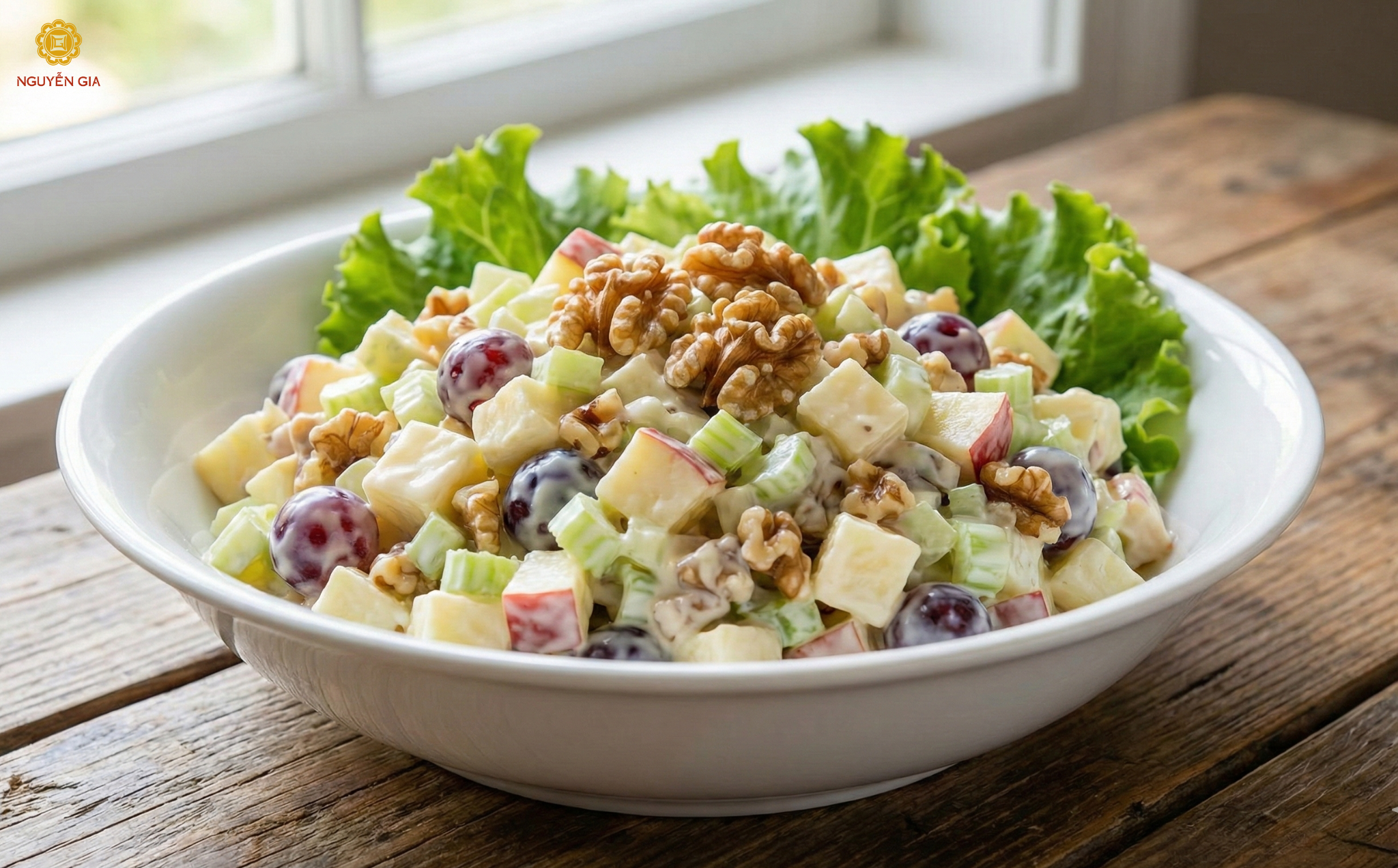 Món salad nổi tiếng của Mỹ có sự kết hợp giữa vị ngọt của táo và nho khô