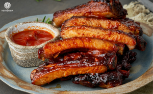 Sốt tương ớt chấm thịt nướng được xem là “linh hồn” của món ăn