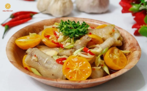 Cách ngâm chân gà sả ớt chuẩn sẽ tạo nên một món ăn vặt yêu thích