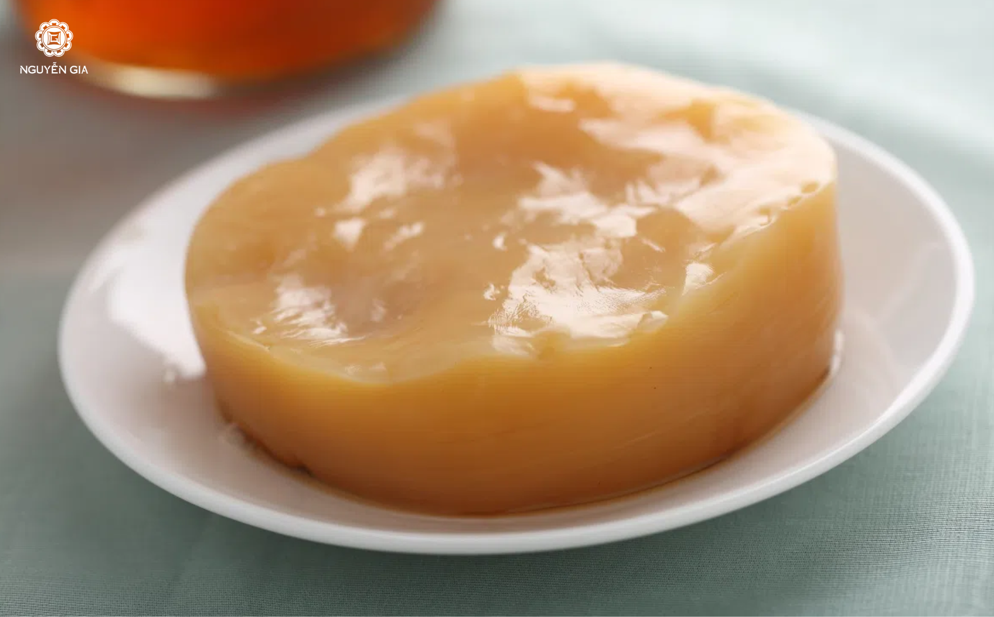 Khi đã chuẩn bị đầy đủ nguyên liệu, bạn có thể bắt đầu quá trình nuôi con giấm Scoby để tạo ra một mẻ Kombucha chất lượng