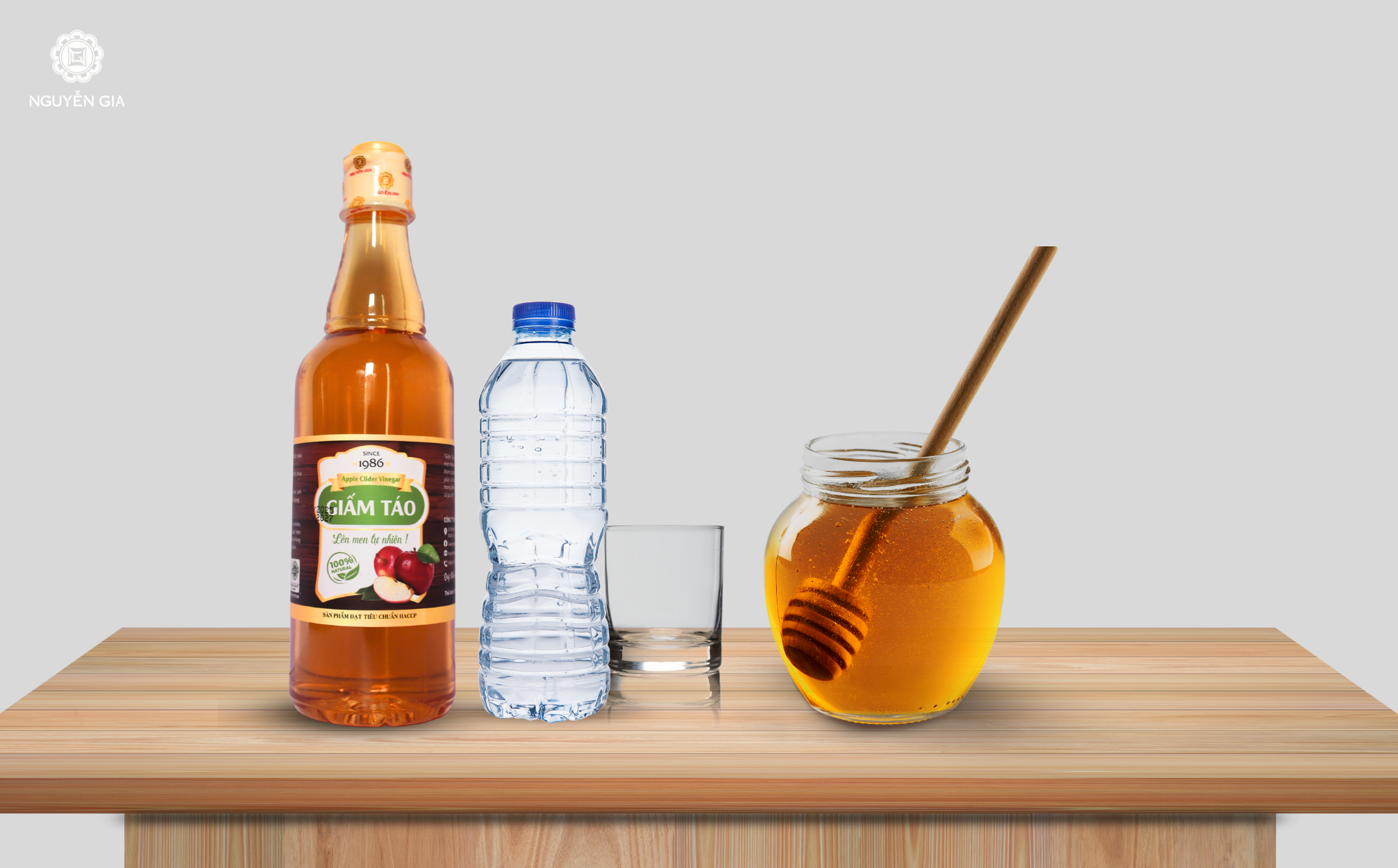 Kết hợp giấm táo với mật ong, giúp giảm độ chua và làm tăng hiệu quả giảm cân