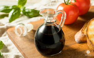 Giấm đen là một loại gia vị đặc biệt không thể thiếu trong nhiều món ăn