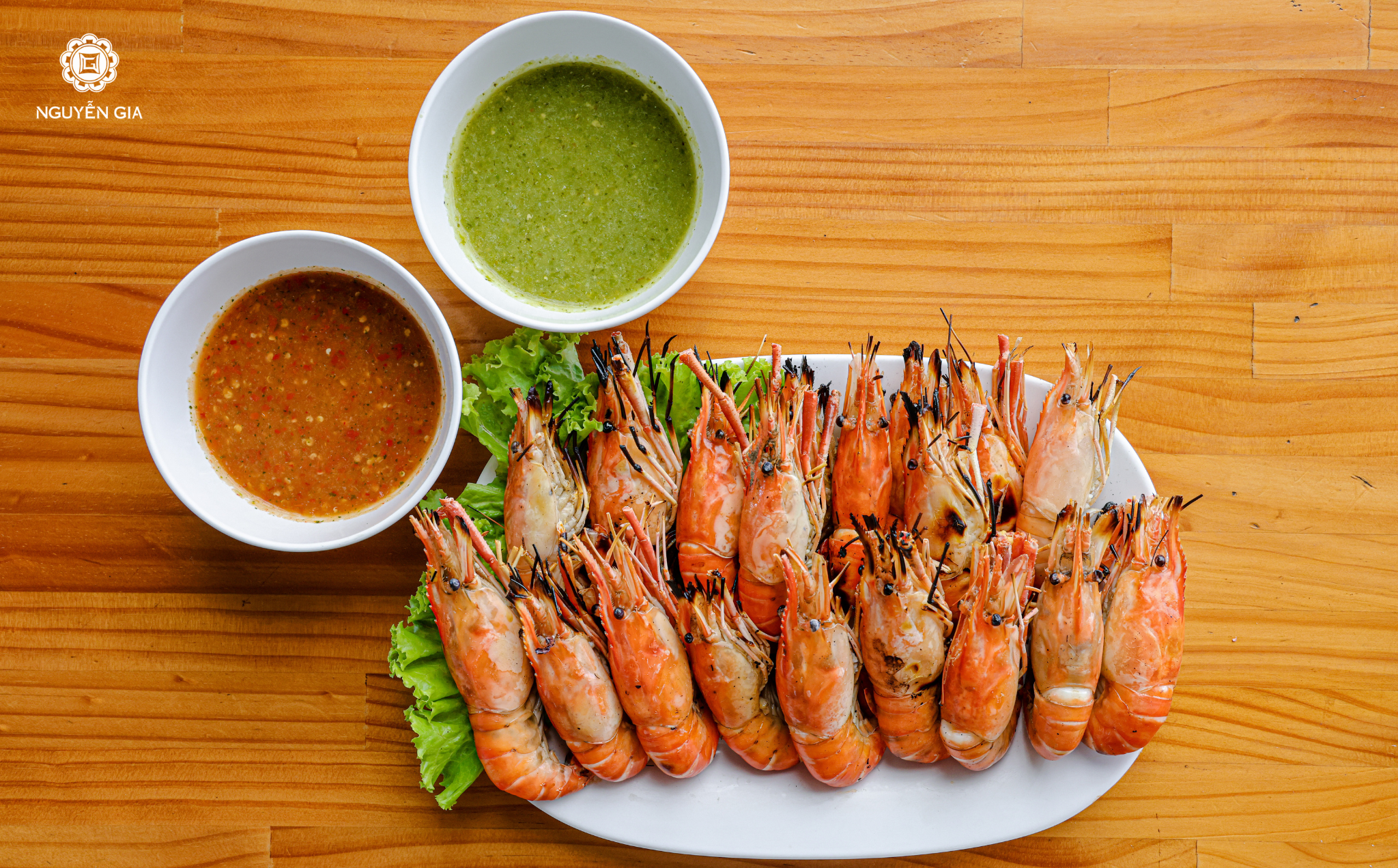 Đây là loại nước chấm hoàn hảo cho các món hải sản hấp hoặc luộc, giúp làm nổi bật vị ngọt tự nhiên của thịt tôm cua,...