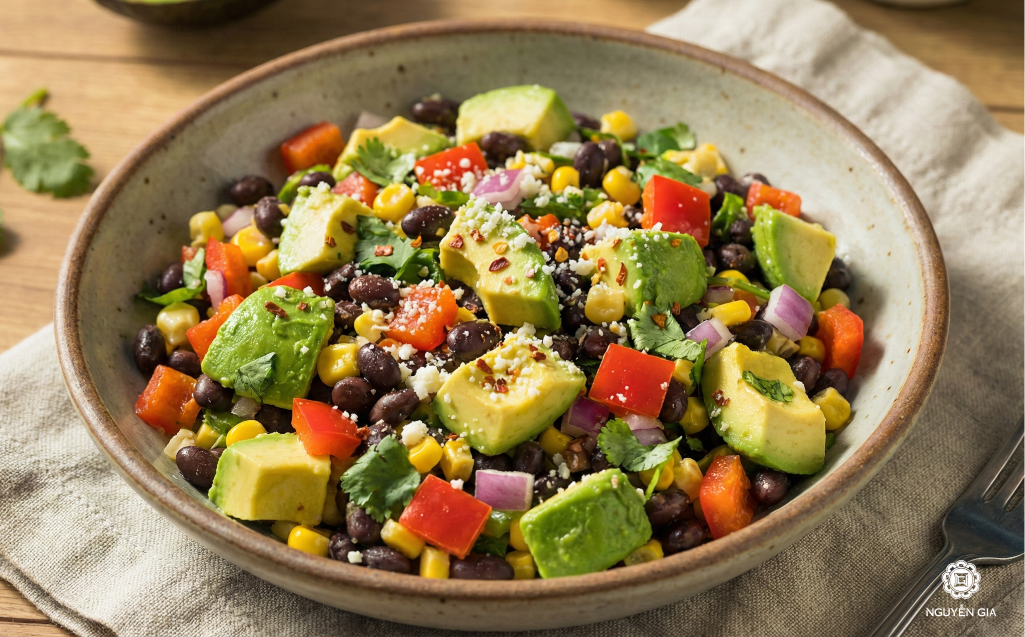 Salad bơ và đậu đen là món ăn vừa bổ dưỡng vừa giàu chất xơ