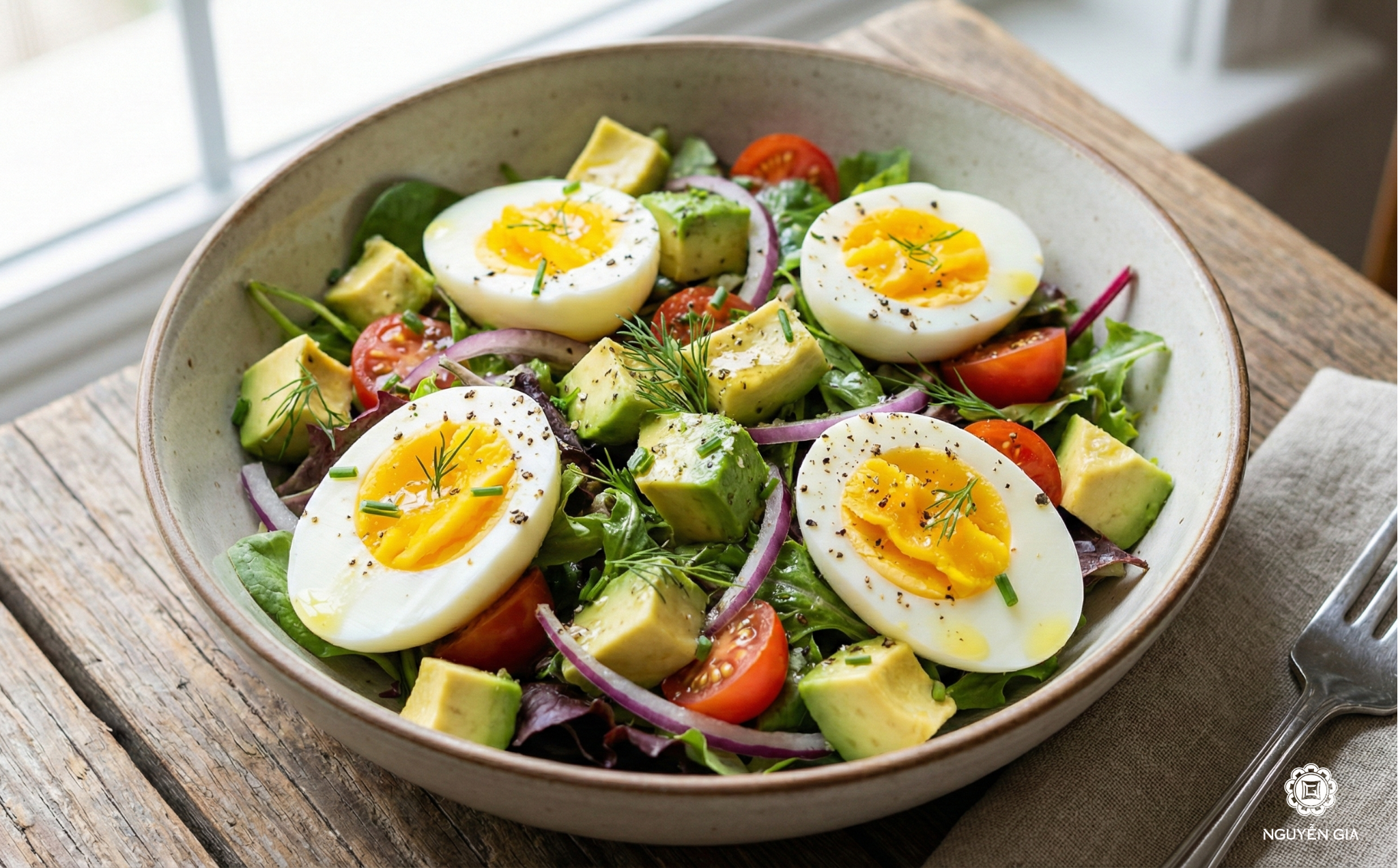 Salad bơ và trứng là sự kết hợp đơn giản nhưng rất bổ dưỡng