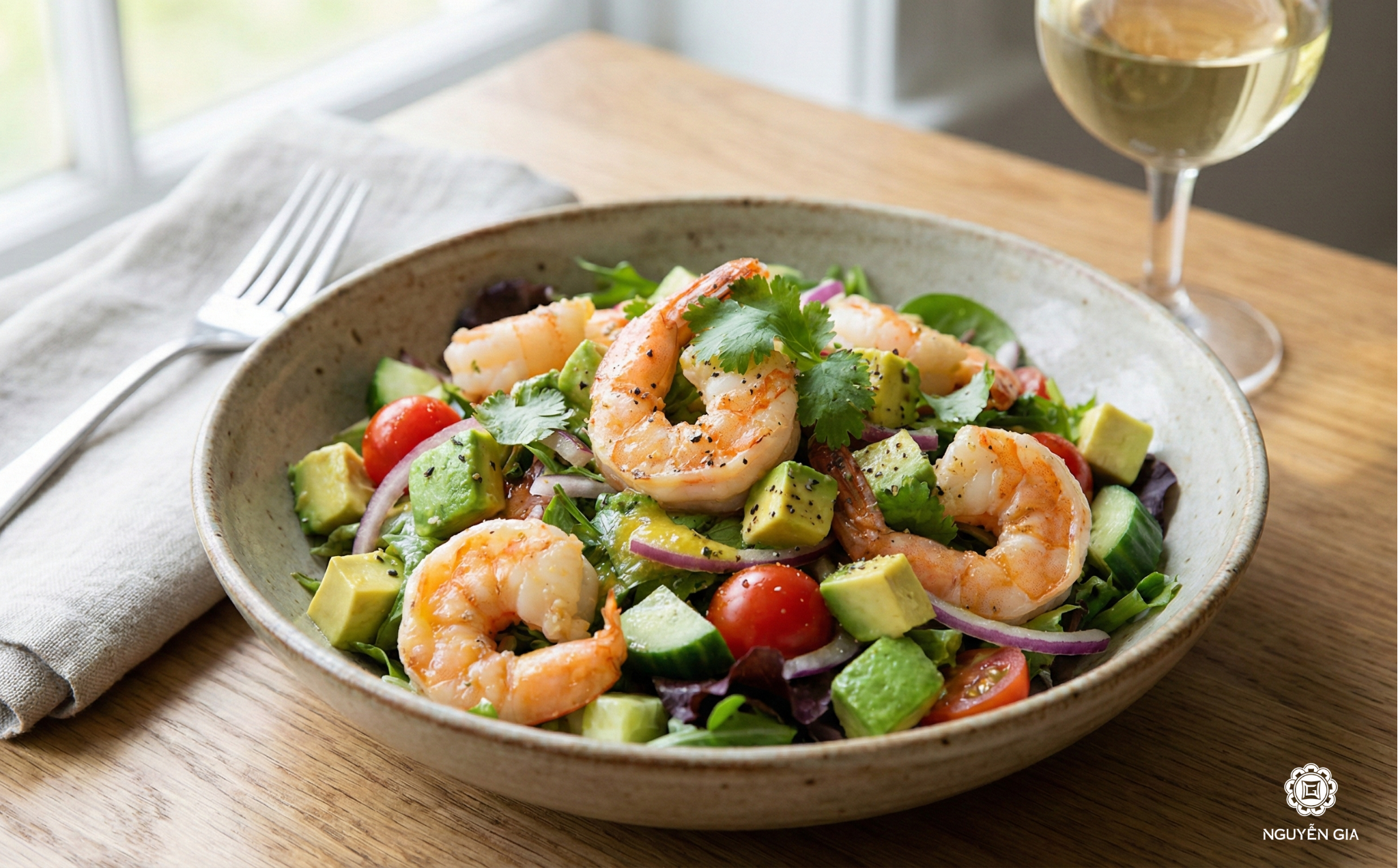 Salad bơ và tôm là món ăn lý tưởng cho những ai muốn bổ sung protein và chất béo lành mạnh
