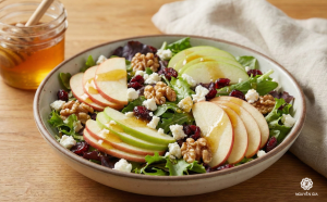 Salad mật ong và táo là một món salad ngọt nhẹ, thanh mát và dễ chế biến