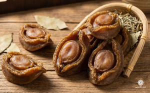 Không chỉ đơn thuần là nấu chín, loại hải sản này cần trải qua quy trình ngâm nở công phu