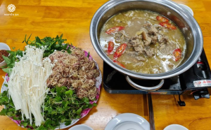 Lẩu rau má thịt mèo được xem là đặc sản ngon và dinh dưỡng ở nhiều vùng