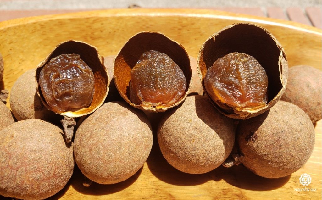 Hướng dẫn chi tiết cách làm nhãn sấy khô nguyên vỏ tại nhà