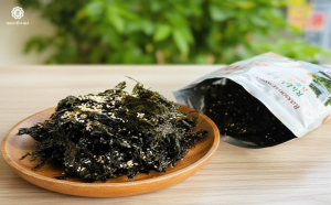 Cách làm rong biển sấy khô ăn liền tại nhà đang trở thành lựa chọn ưu tiên của những tín đồ ăn vặt