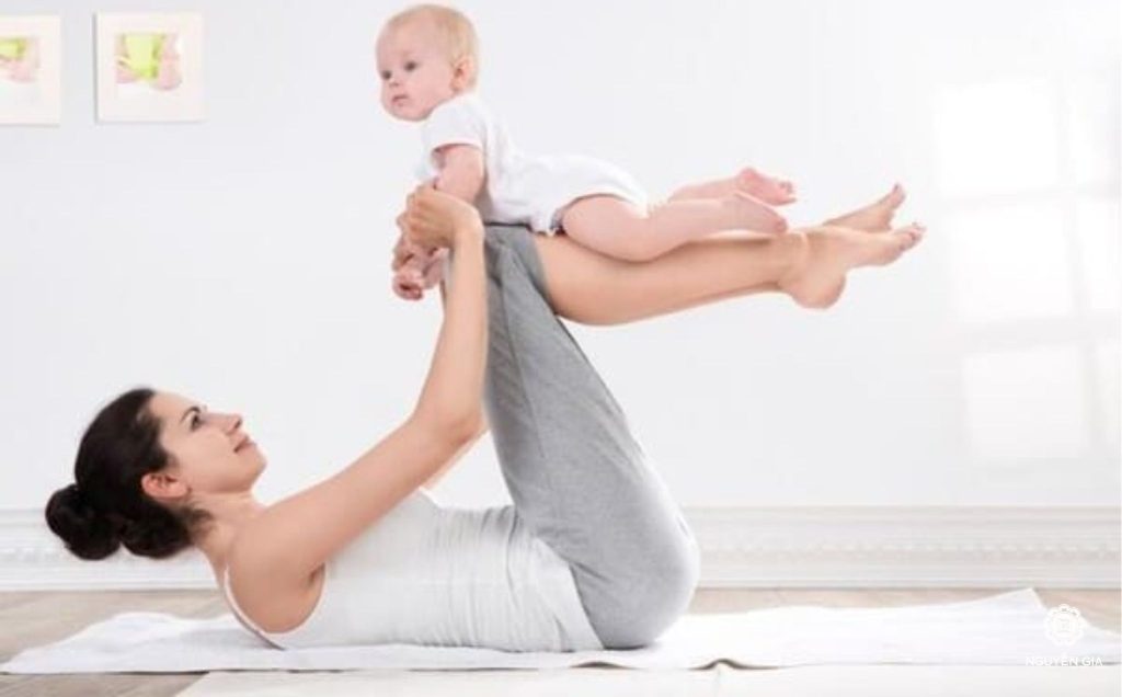 Vận động không chỉ giúp tiêu hao năng lượng mà còn là liều thuốc tinh thần tuyệt vời để ngăn ngừa stress sau sinh