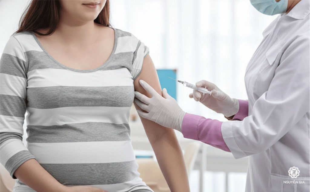 Cơ thể có thể xuất hiện một số phản ứng tự nhiên khi hệ miễn dịch bắt đầu "làm việc" với kháng nguyên